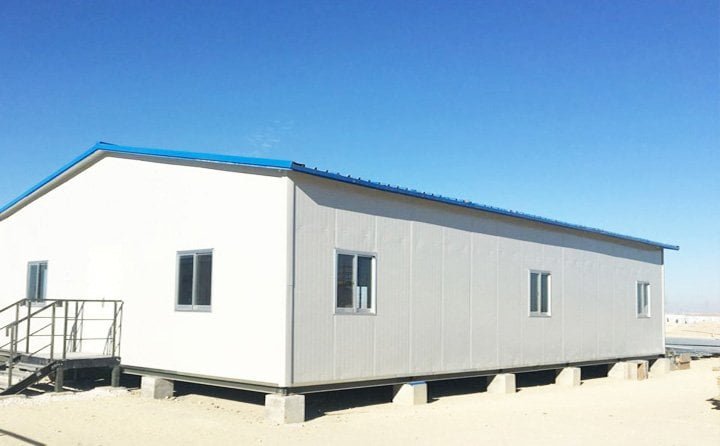Prefabricated modular building assembled on site